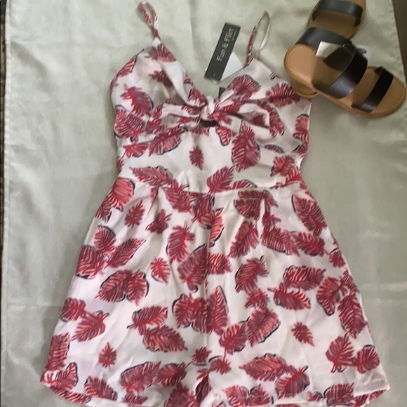 Flirty Girl Romper w/Pockets! - Picture 1 of 3